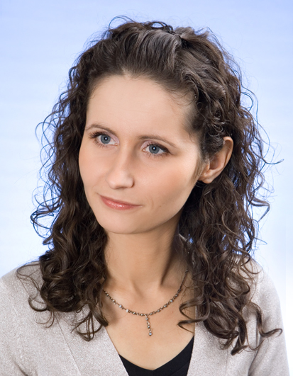 Obraz zawierający Ludzka twarz, osoba, niebo, ubrania
Zawartość wygenerowana przez AI może być niepoprawna.